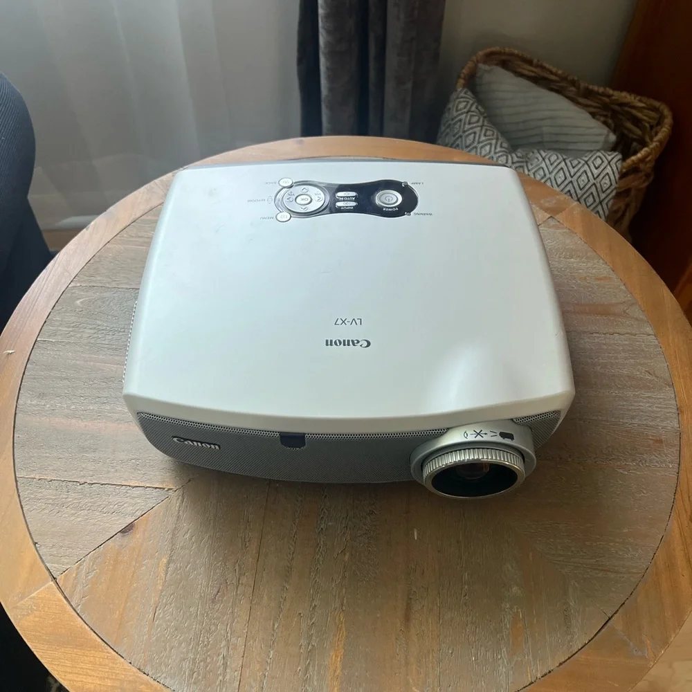 Canon LV-X7 XGA 1024x768 LCD Multi Media Projector 1500 Lumens